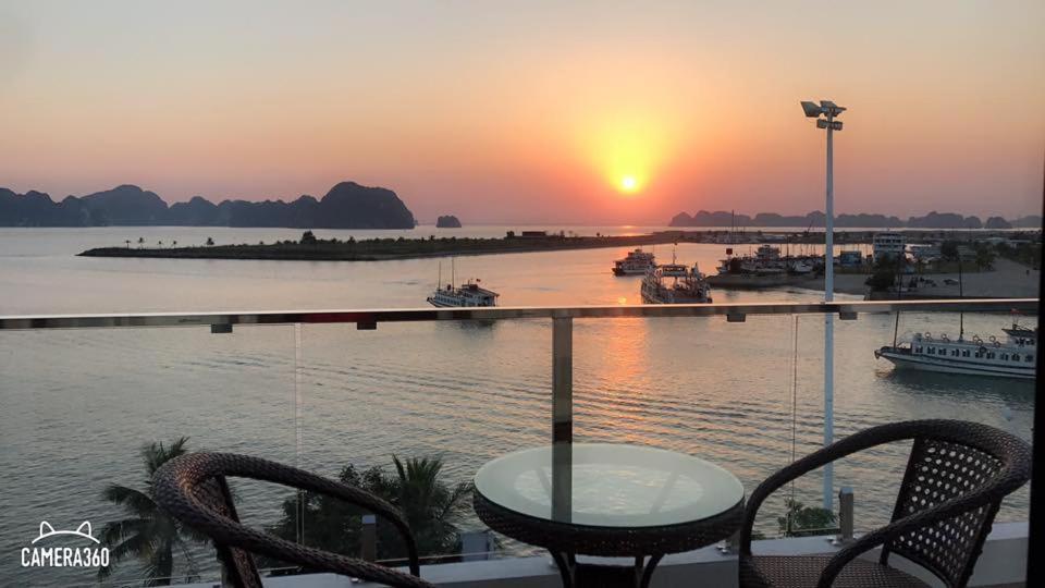 Sun Bay Tuan Chau Hotel Ха Лонг Екстериор снимка